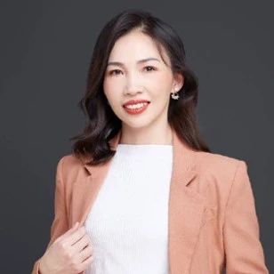 在律师专业化转型的痛苦期，她是靠什么走向成功的？