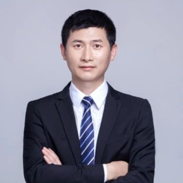 仅仅一年，从转业到转型无缝衔接，完成部队军官到税务律师的蜕变